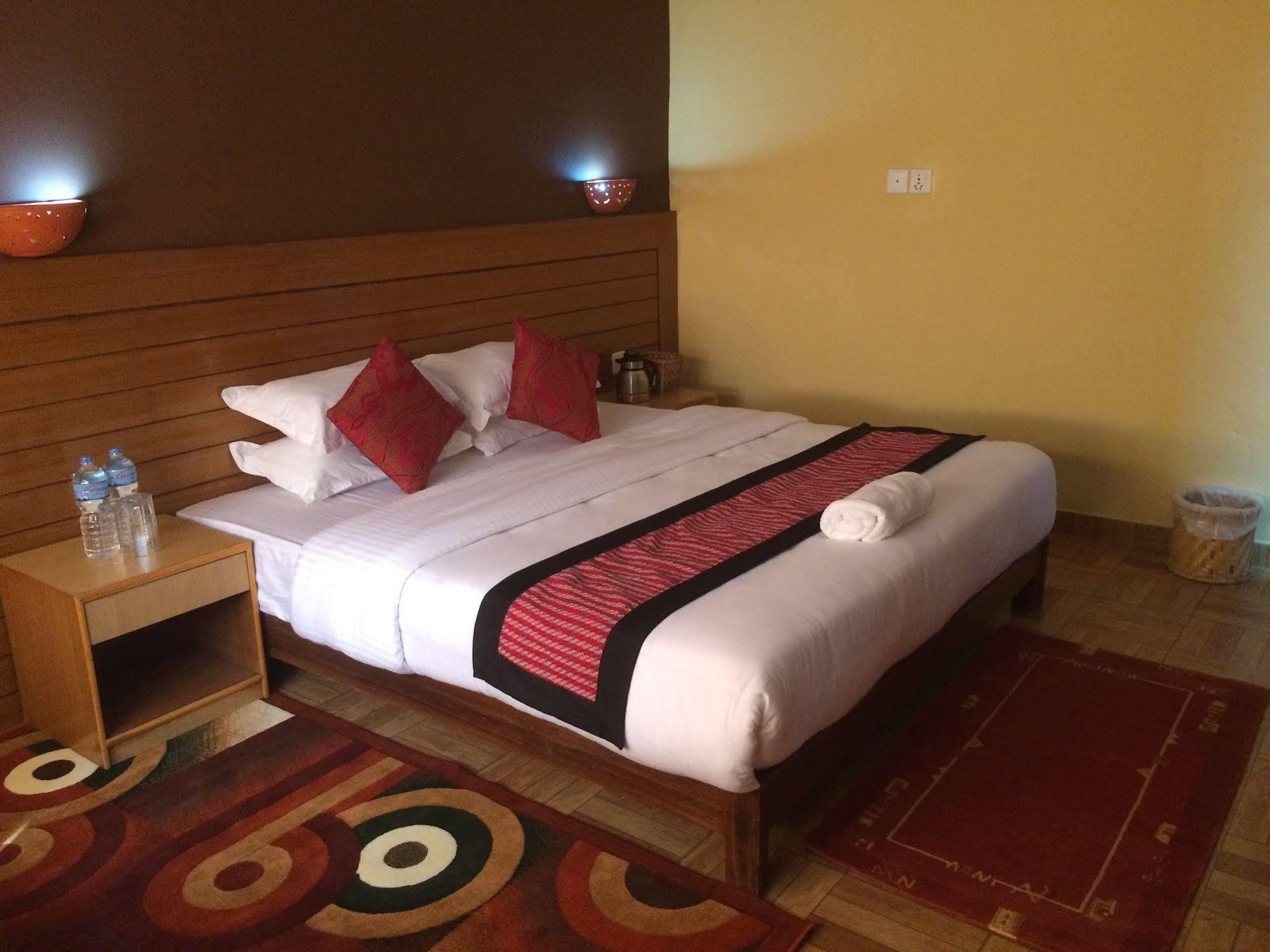 פוקהרה Hotel Tourist Residency מראה חיצוני תמונה
